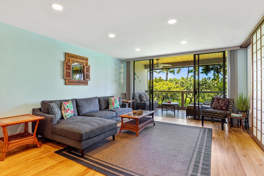 Condo, 2 Queen Beds, Balcony, Partial Ocean View (Grace's Oasis)