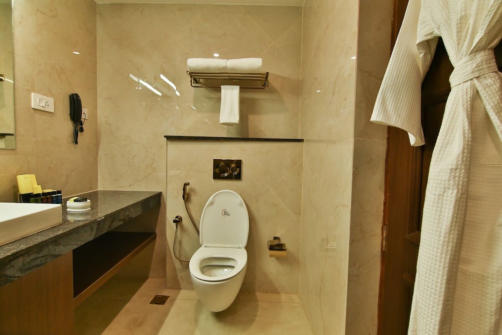 Deluxe Suite - Photo 7