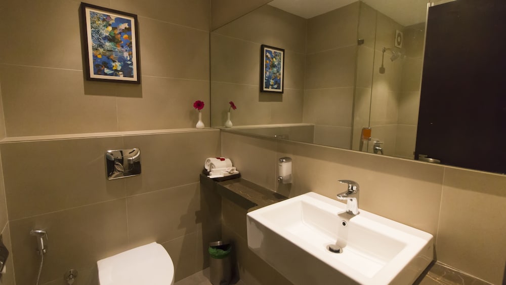 Standard Double Room, 1 King Bed, Non Smoking - Photo 4