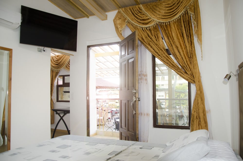 Superior Room, 1 King Bed with Sofa bed, Balcony, Poolside photo 3