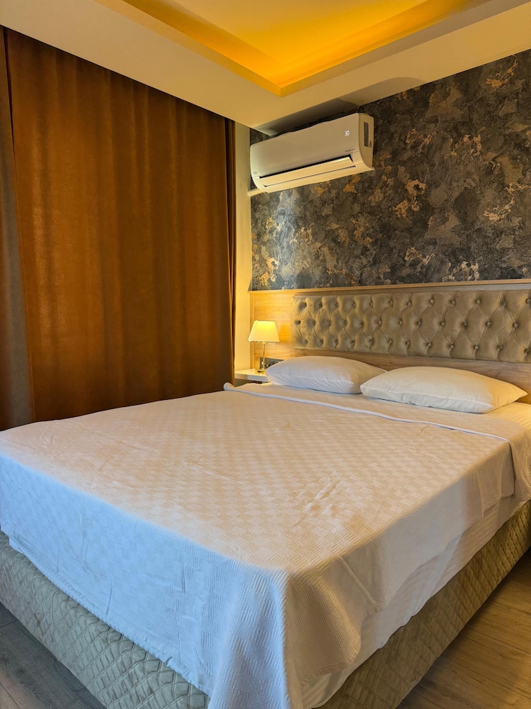 Luxury Double Room, Balcony, City View