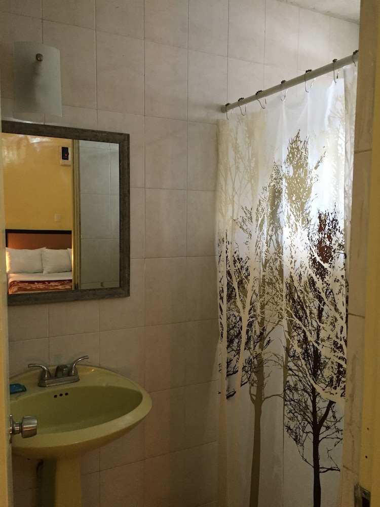 Classic Triple Room, Multiple Beds photo 2