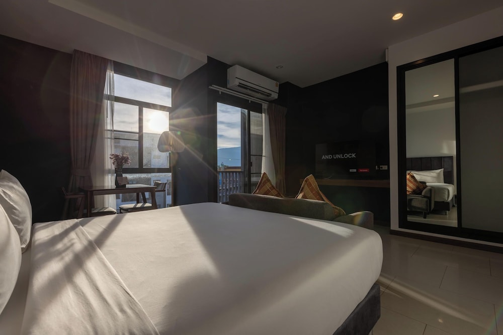 Superior King Room - Photo 22