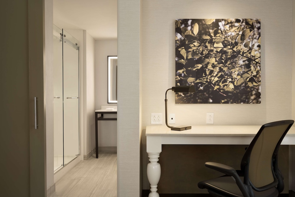 Suite, 1 Bedroom photo 2