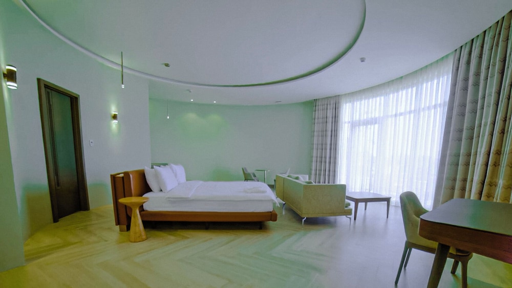 Deluxe Room, Lake View photo 1