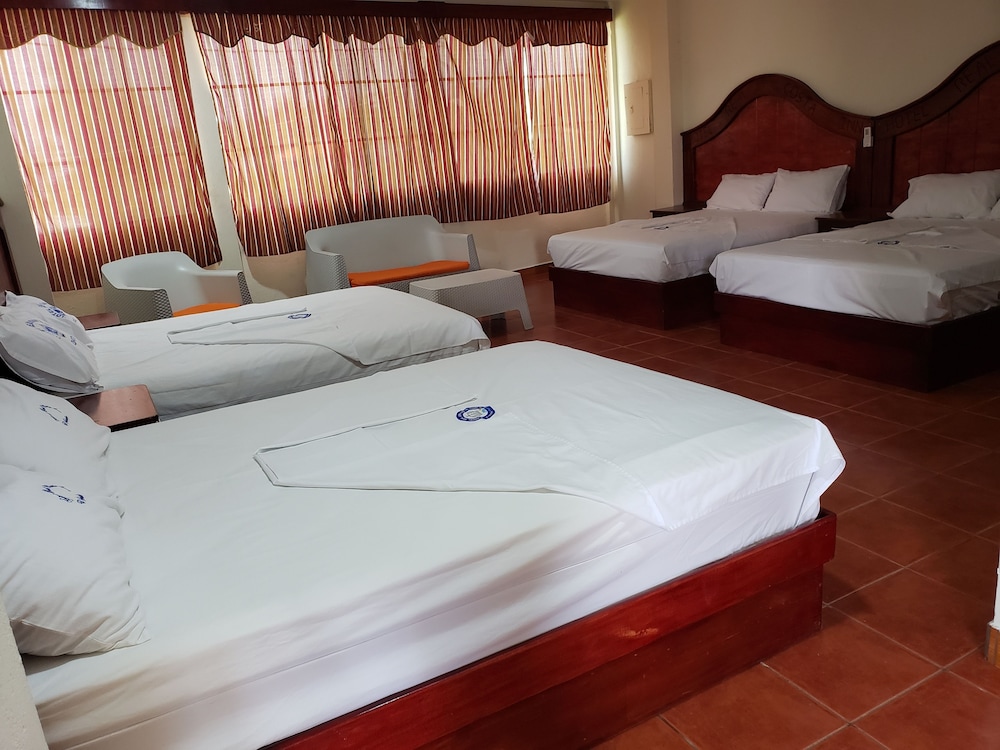 Room, Multiple Beds, Non Smoking (Four Double Beds) photo 1