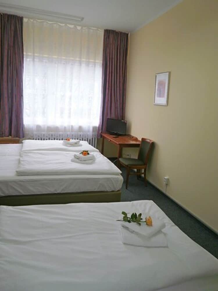 Comfort Triple Room, Shared Bathroom photo 3