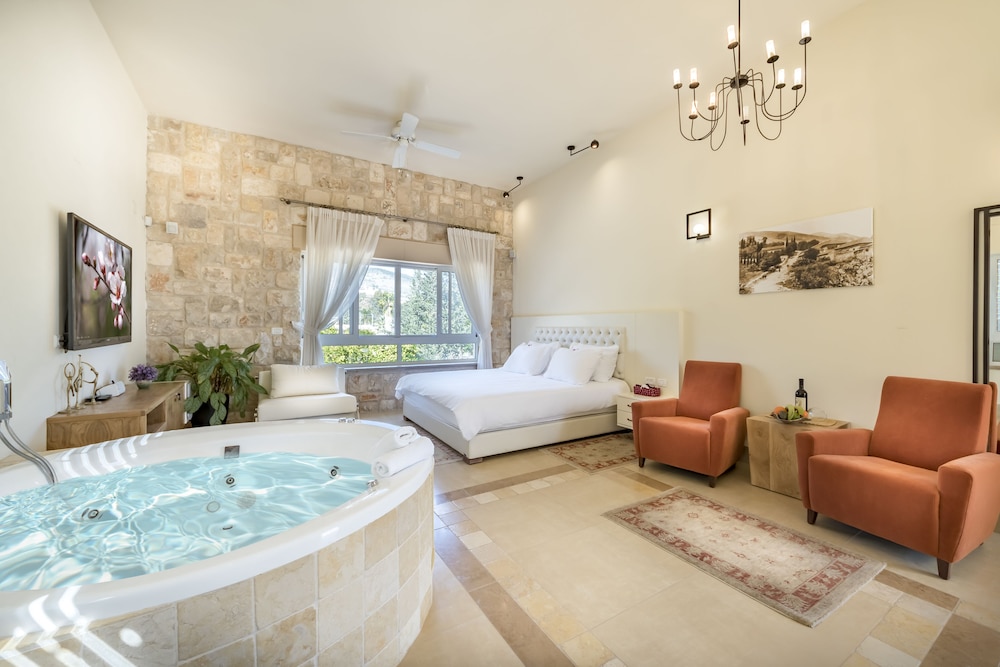 Deluxe Suite, 1 Bedroom, Jetted Tub, Mountain View photo 1