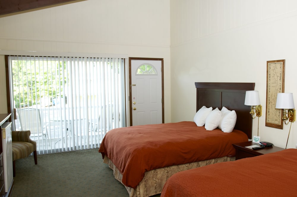 Room, 2 Queen Beds, Lakeside photo 1