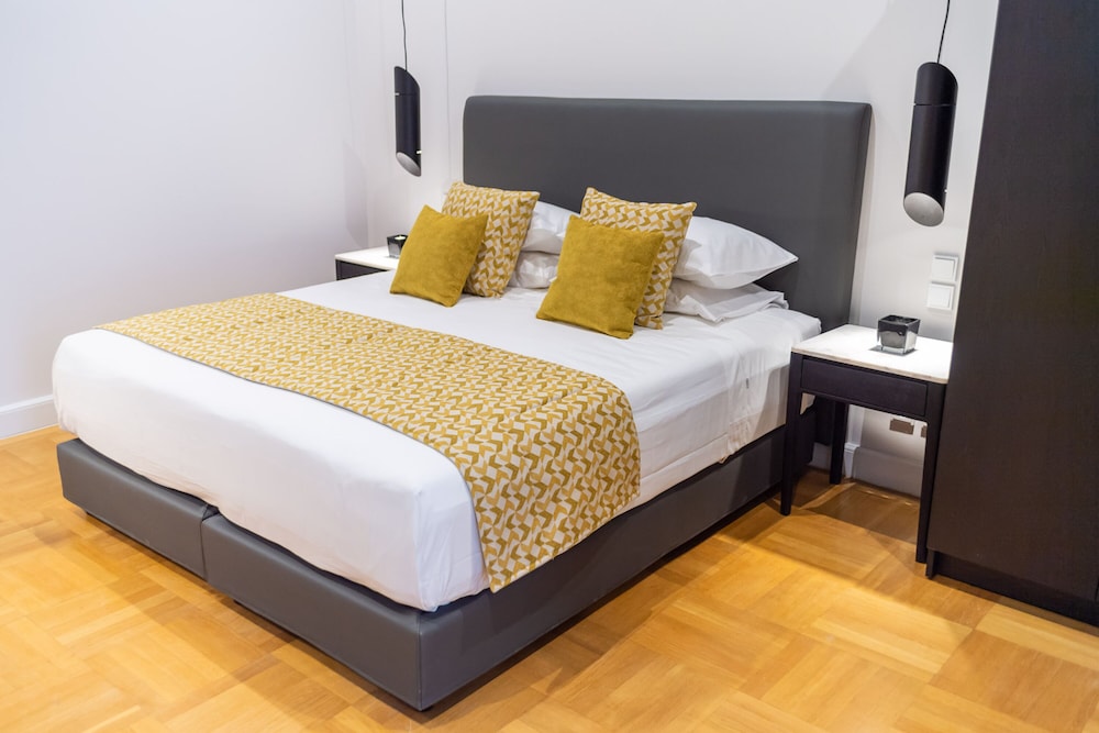 Executive Suite - Photo 2
