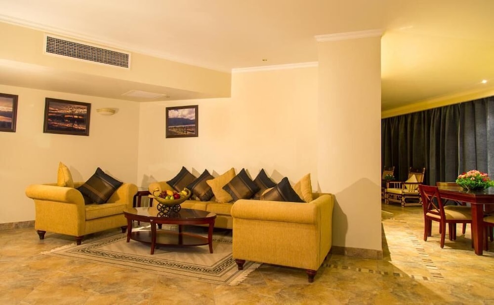Executive Suite - Photo 1