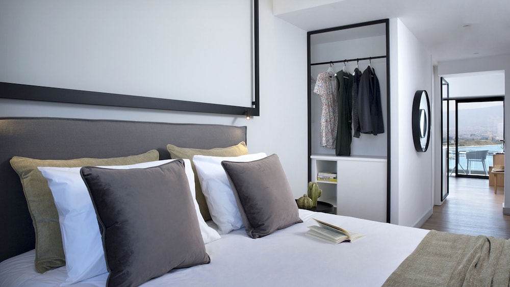 Suite, Sea View