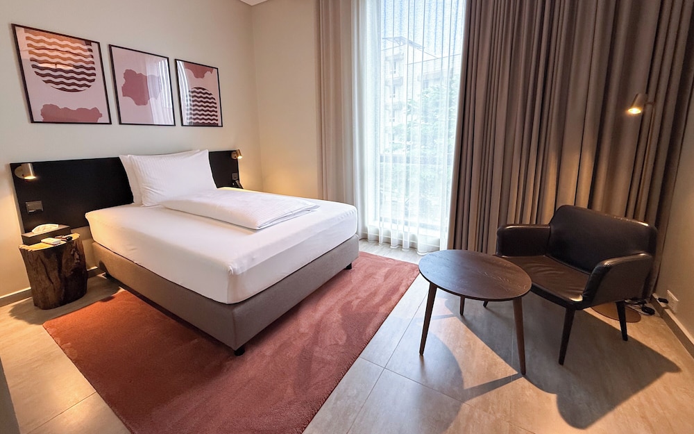 Economy Single Room, 1 Queen Bed