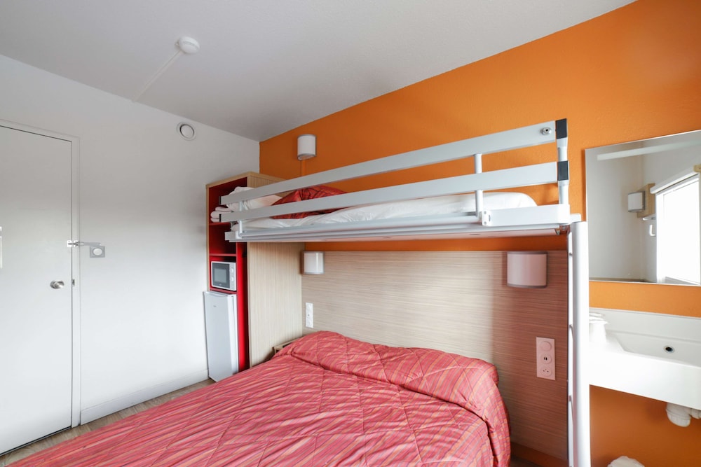Standard Room, Multiple Beds photo 2