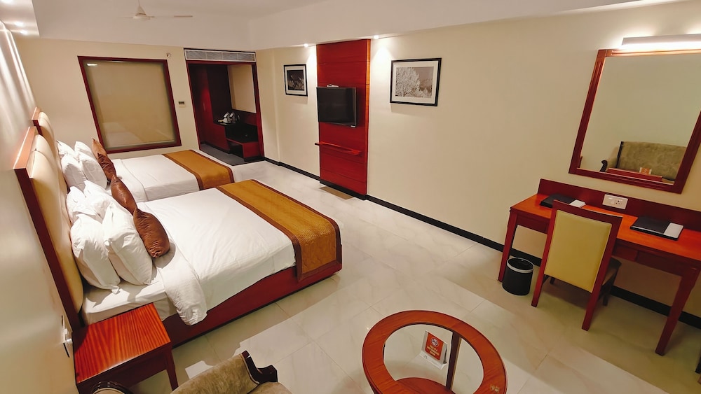 Luxury Suite - Photo 8
