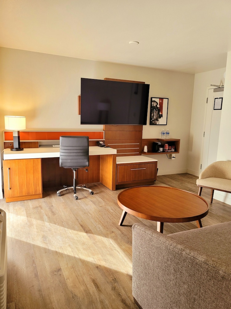 Executive Room, 1 King Bed - Photo 3