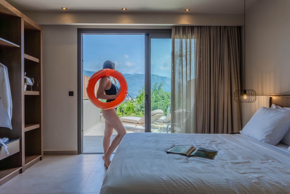 Executive Junior Suite with Private Pool & Sea View - Photo 11