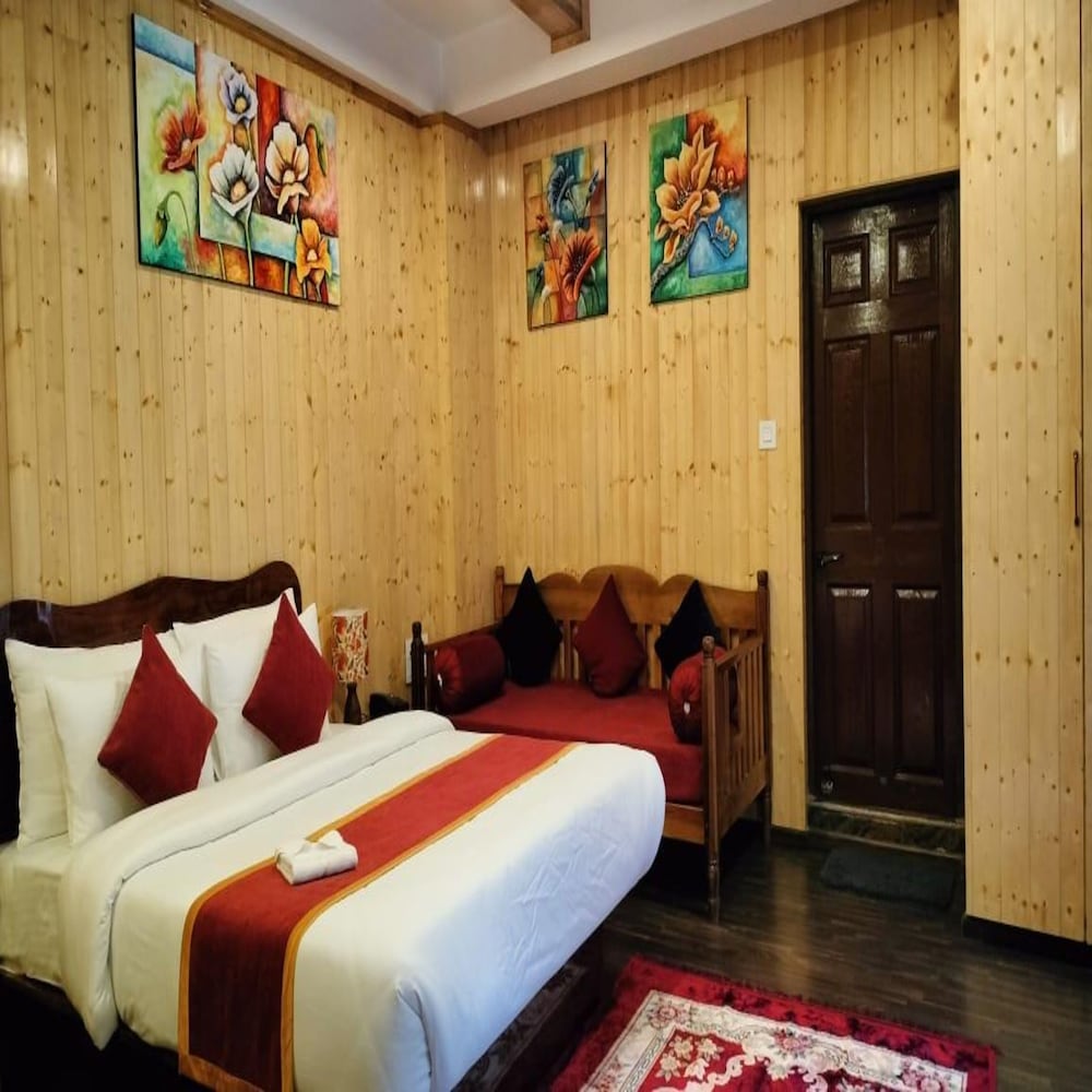 Deluxe Room with Mountain ad Pine Forest View - Photo 1