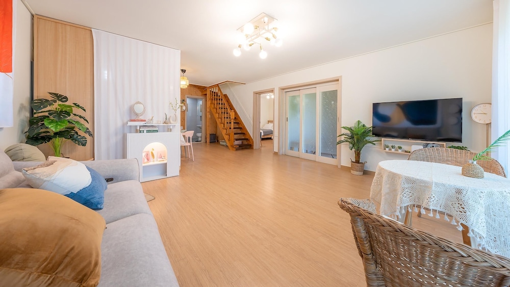 Basic Room, 2 Bedrooms (dokchae) photo 3