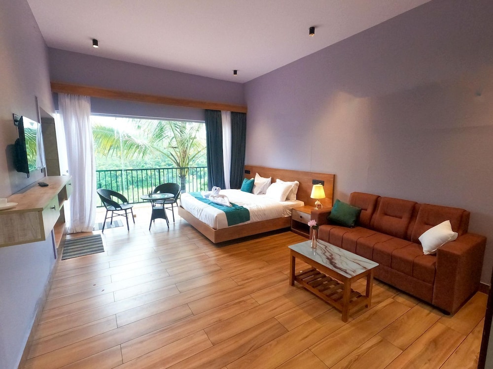 Executive Suite, Hill View