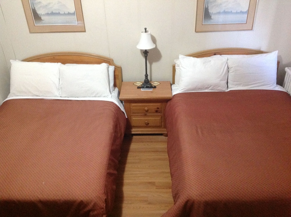 2 Double Beds with Shared Bathroom