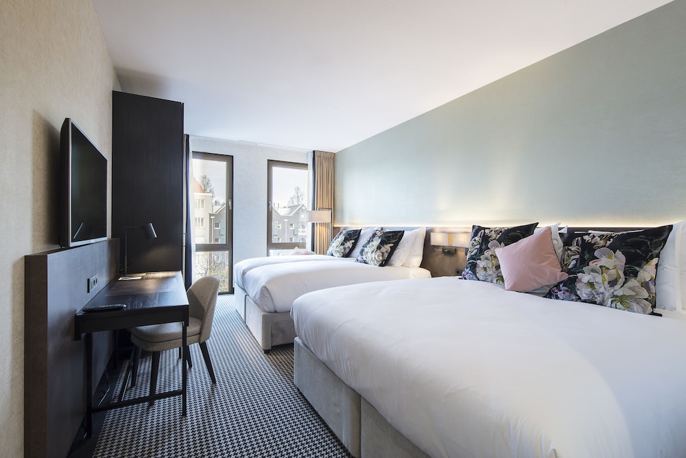 Family Room, Canal View