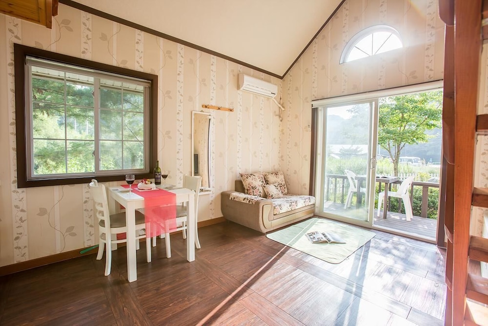 Room (Dajeong star)