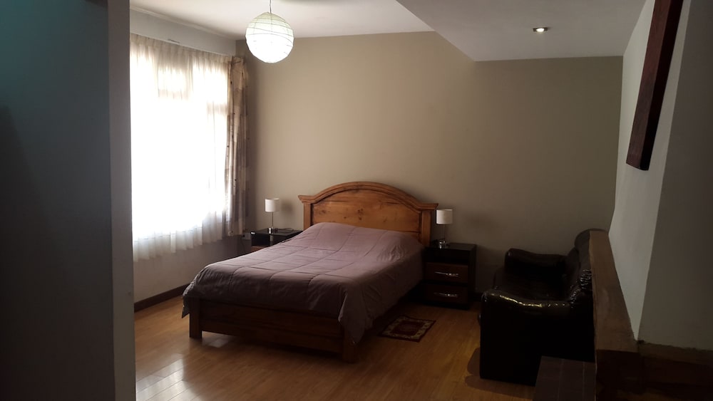 Standard Suite, 1 Queen Bed, Garden View photo 2
