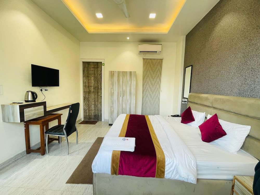 Deluxe Double Room, City View