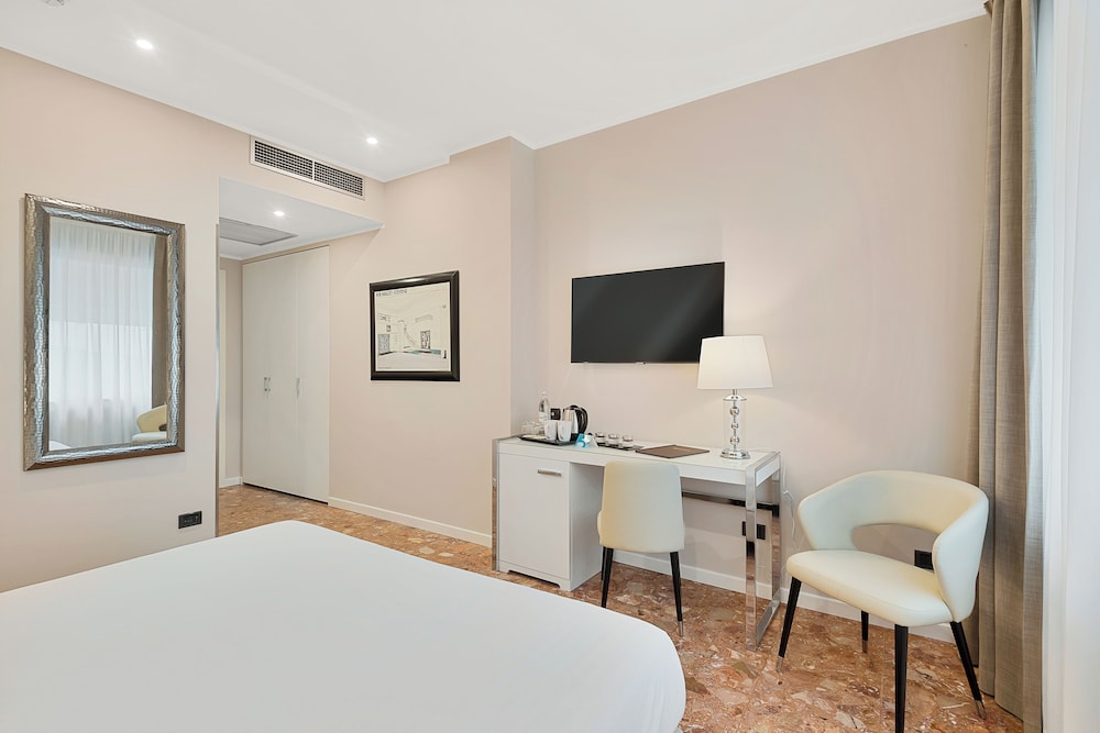 Standard Double Room - Photo 15