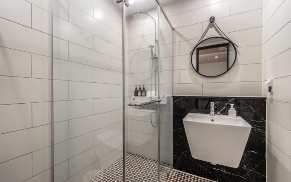 Deluxe Double Room - Photo 12
