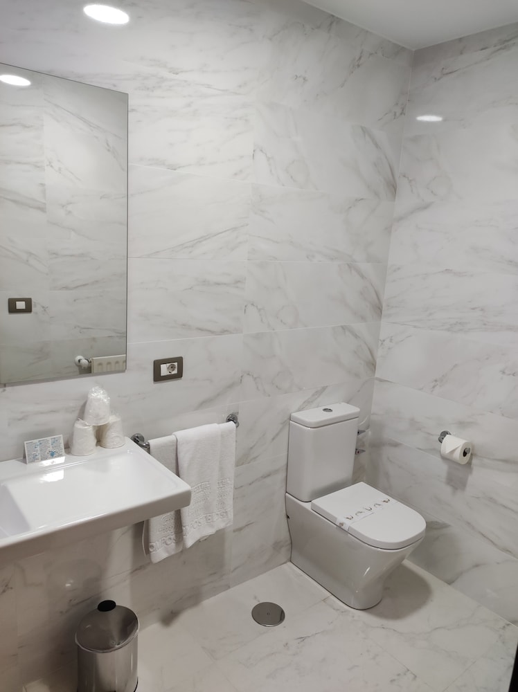 Standard Triple Room - Photo 4