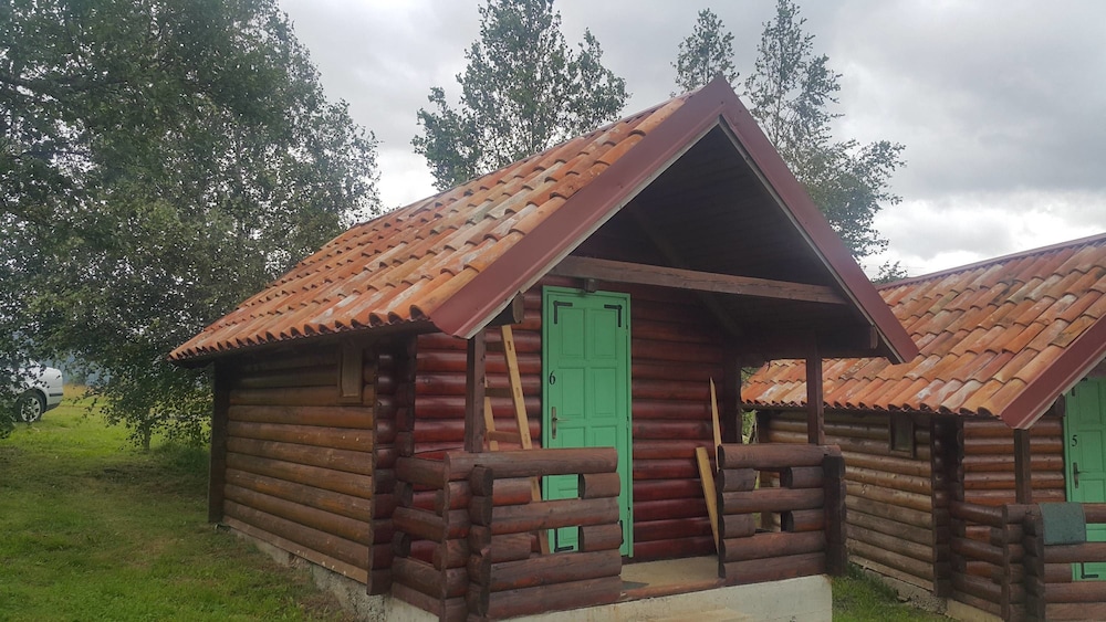 Classic Cabin, Hill View
