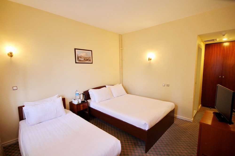 Standard Double or Twin Room, 1 Double or 2 Twin Beds, Non Smoking photo 2