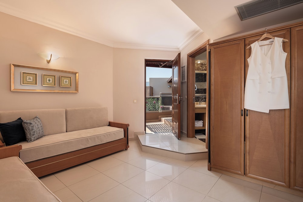 Executive Suite, 1 Bedroom, Private Pool photo 2