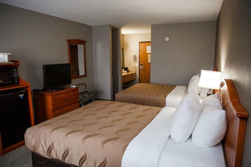 Standard Room, 2 Queen Beds, Non Smoking - Photo 1