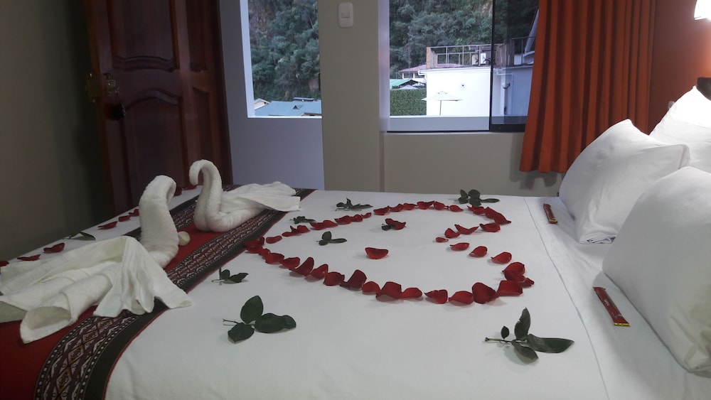 Basic Double Room, 1 Queen Bed, Mountain View photo 1