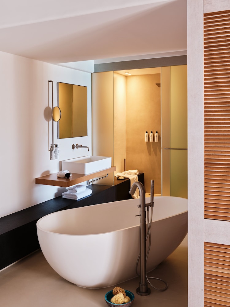 Bill&Coo Suite with Infinity Pool and Sea View - Photo 6