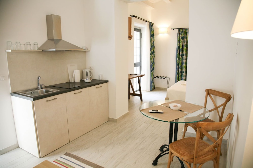 Basic Apartment photo 2