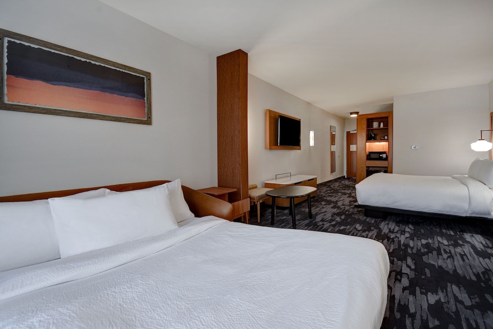 Suite, Multiple Beds (Mobility/Hearing Access, Roll-In Shwr) photo 2