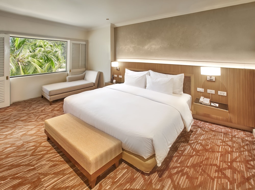 Junior Suite with Lounge Access