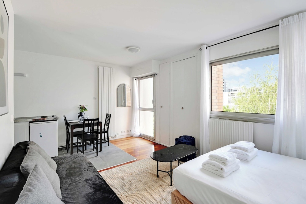 Apartment photo 2