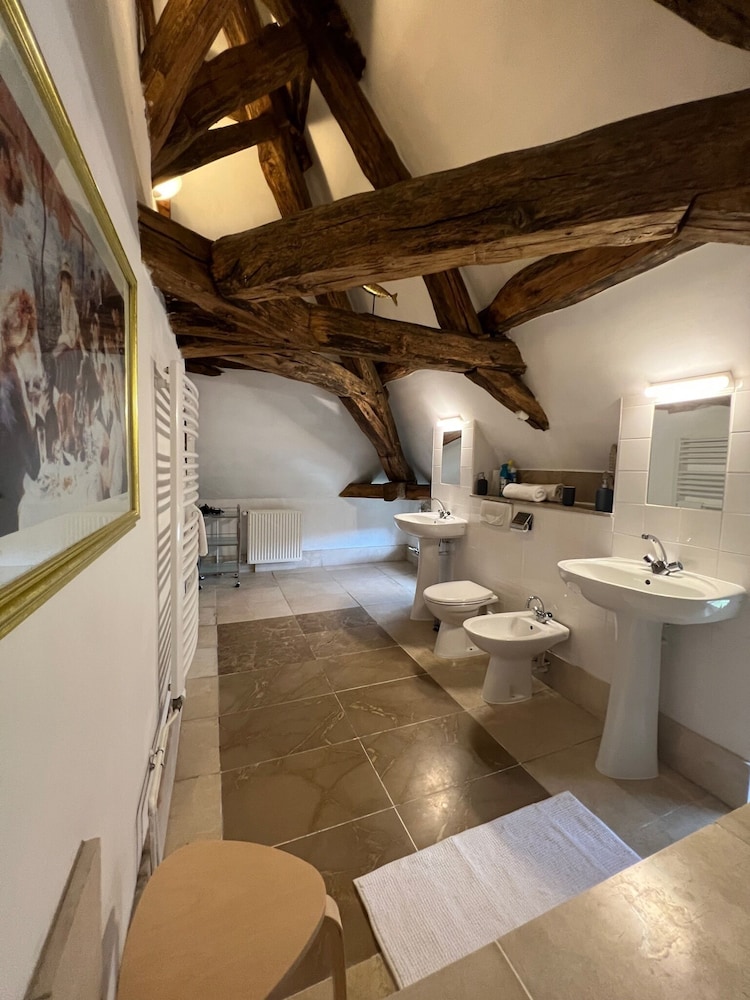 Superior Double or Twin Room, Ensuite (Alésia) photo 2