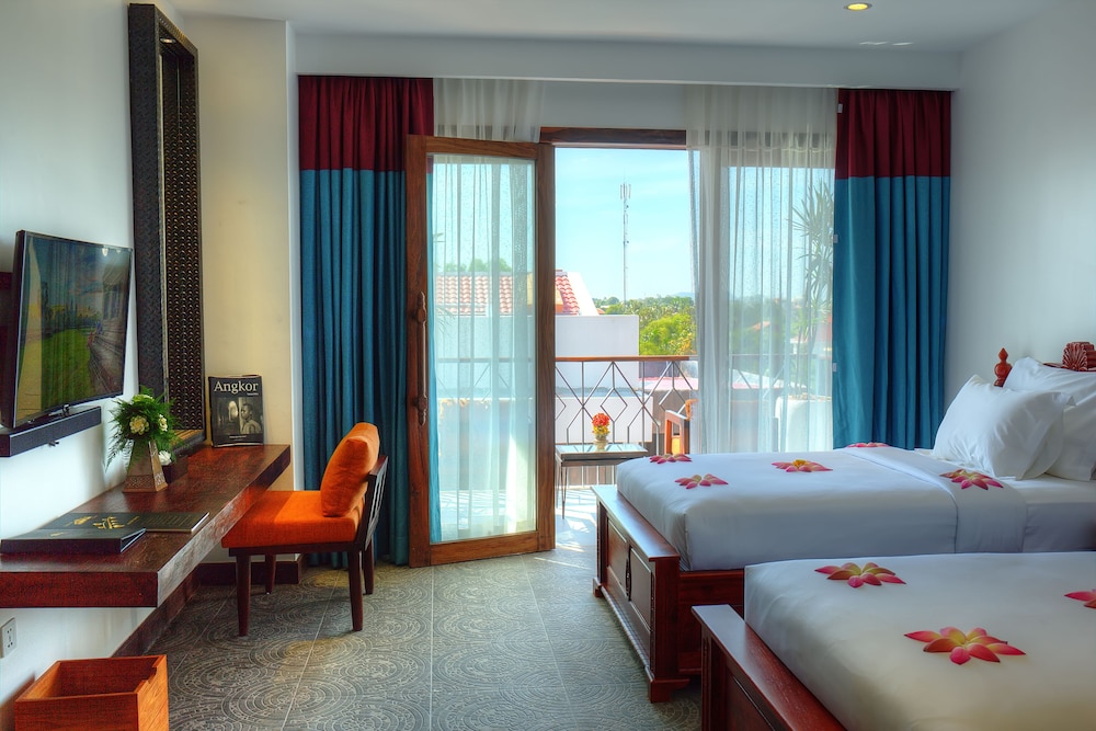 Premier Twin Room, 2 Twin Beds, Pool View photo 2
