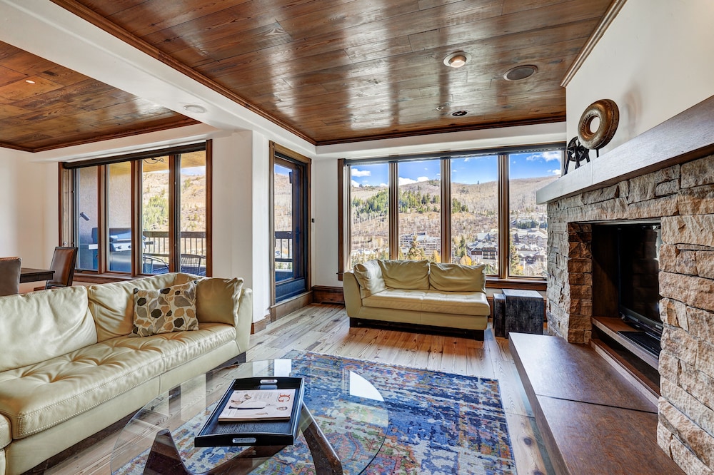Condo, 2 Bedrooms