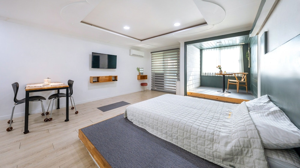 Basic Room, 1 Bedroom (B, Room 102 (Terrace/Private BBQ))