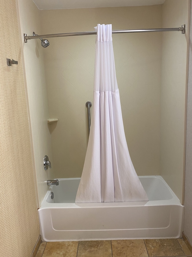 Studio, 1 King Bed, Accessible, Bathtub - Photo 6