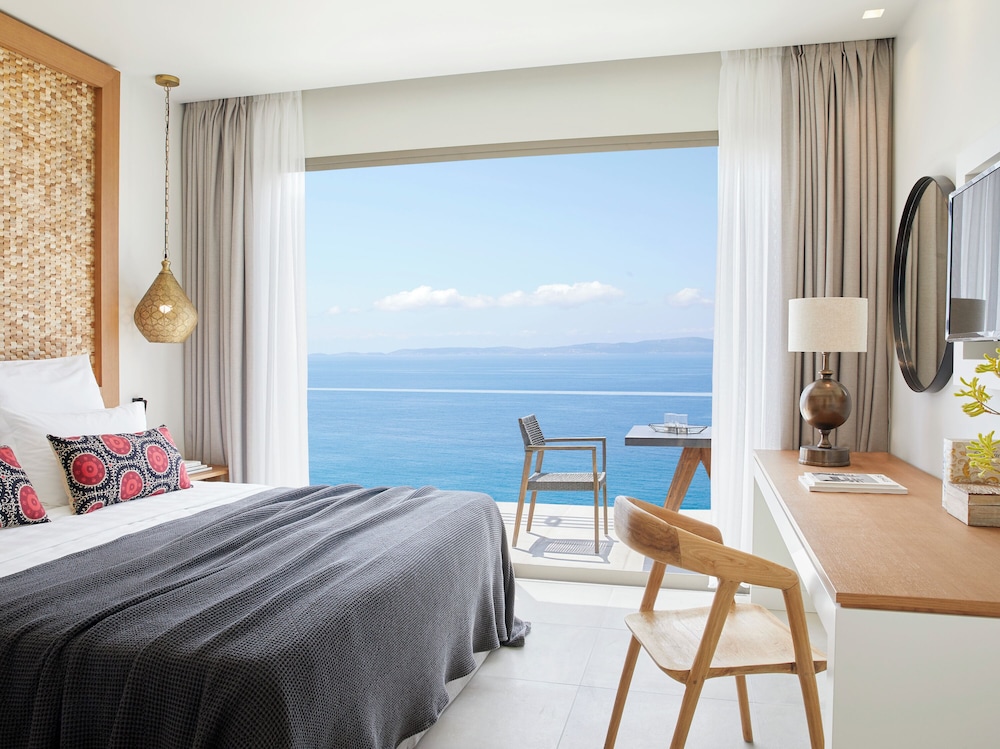 One Bedroom Suite Sea View - Photo 4