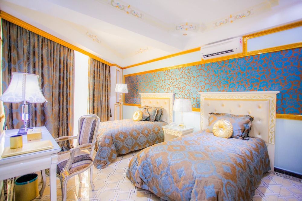 Luxury Suite photo 2