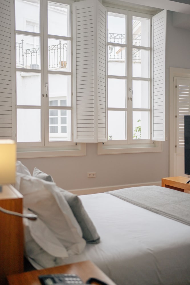 Deluxe Studio Suite - Photo 10